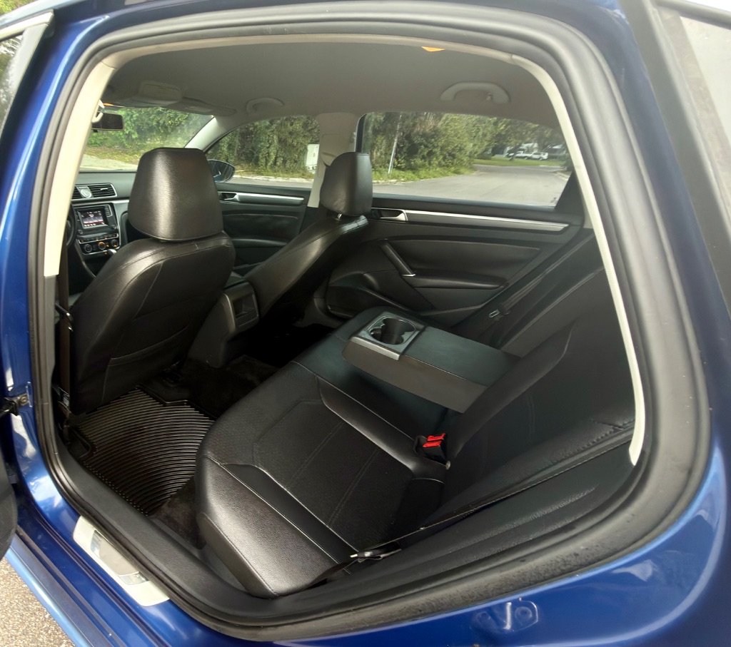 2016 Volkswagen Passat R-Line - Photo 19