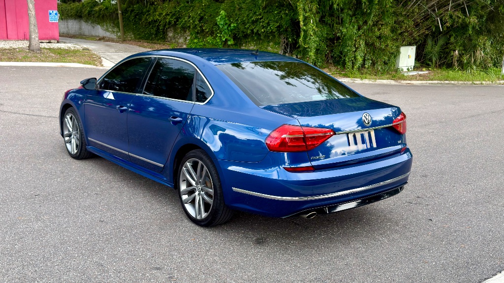 2016 Volkswagen Passat R-Line - Photo 16