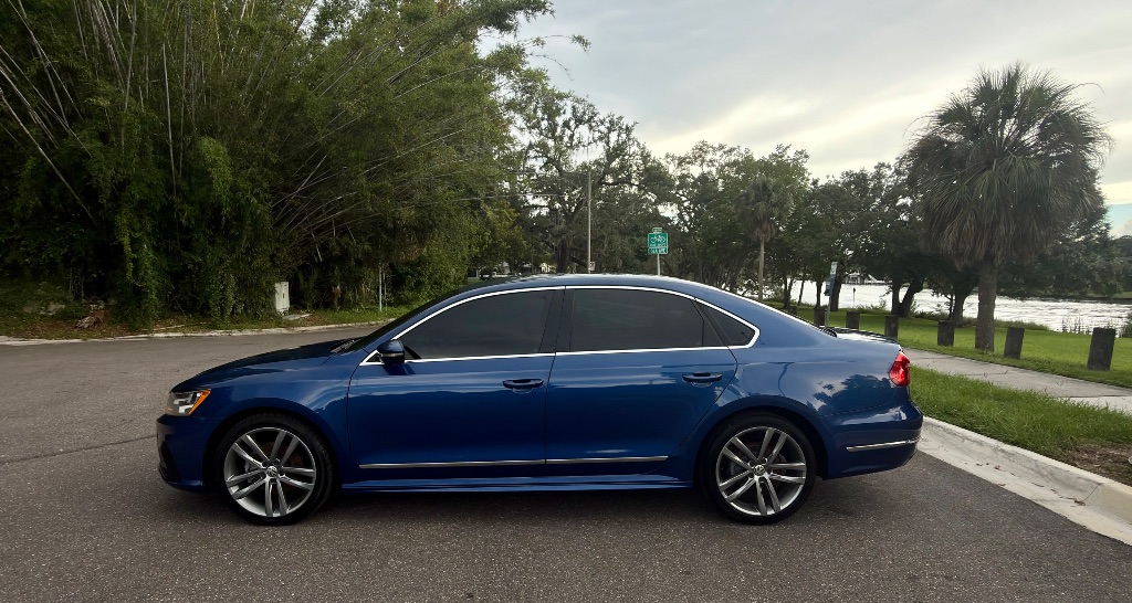 2016 Volkswagen Passat R-Line - Photo 8