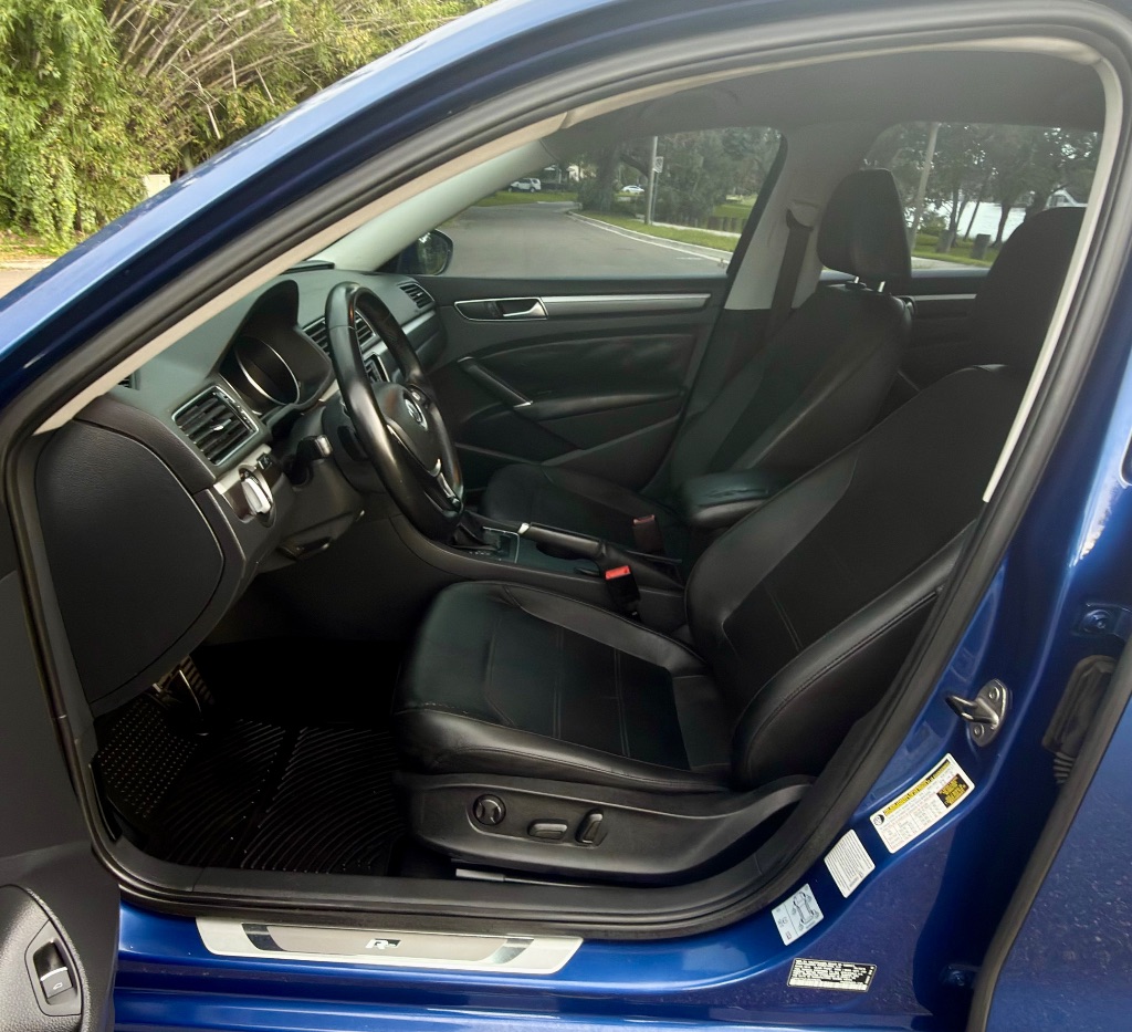 2016 Volkswagen Passat R-Line - Photo 18