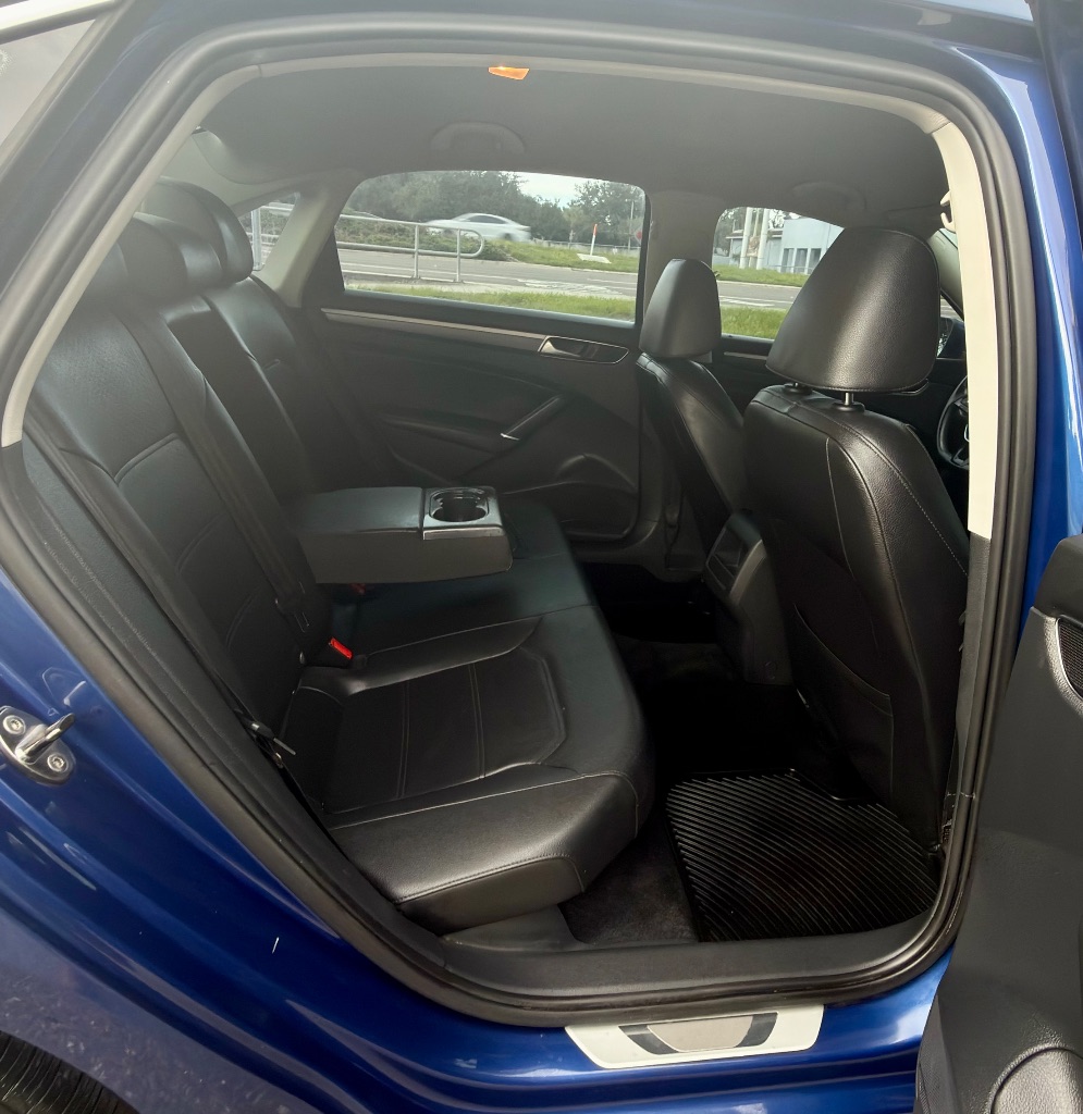 2016 Volkswagen Passat R-Line - Photo 23
