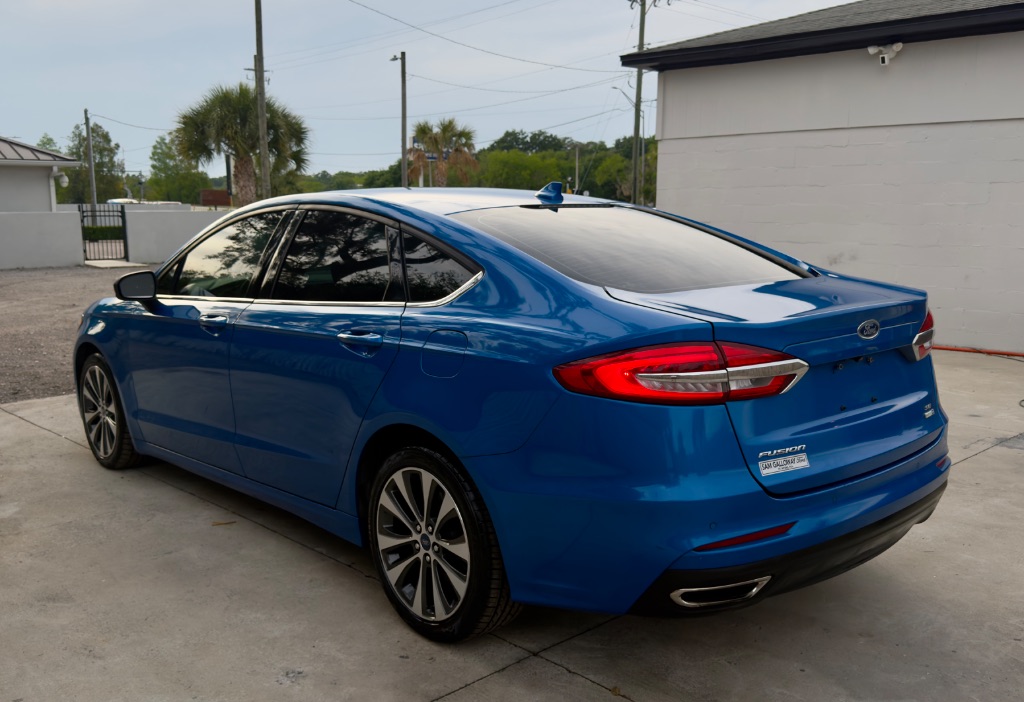2020 Ford Fusion SE - Photo 9