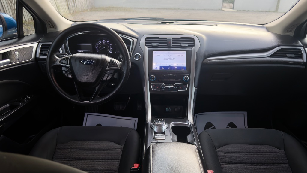 2020 Ford Fusion SE - Photo 24