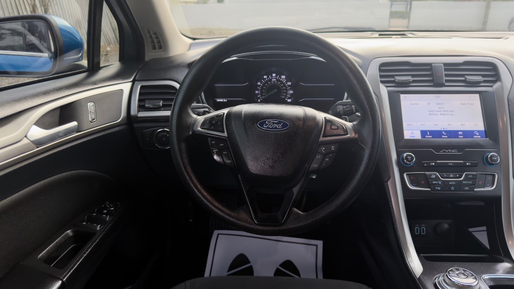 2020 Ford Fusion SE - Photo 25