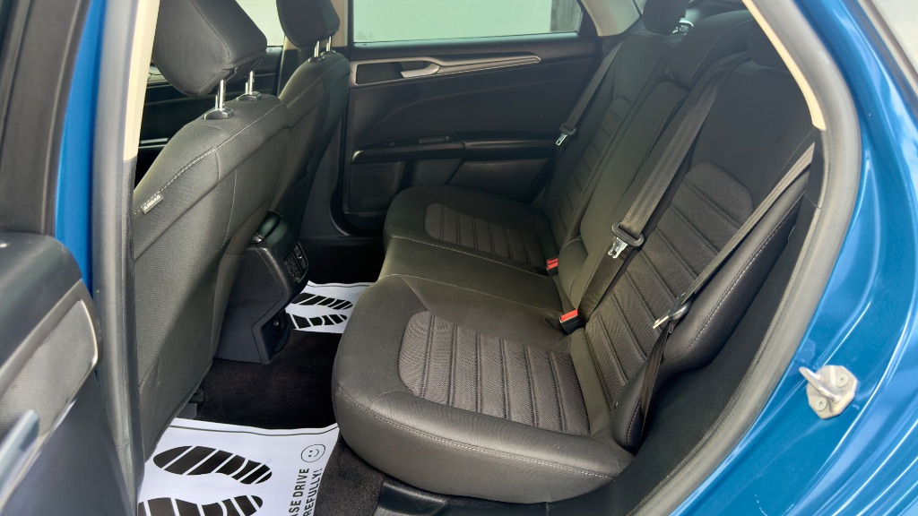 2020 Ford Fusion SE - Photo 15